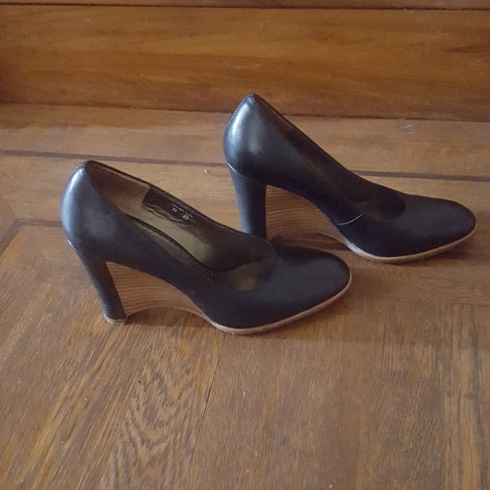 Donald J. Pliner black wedges